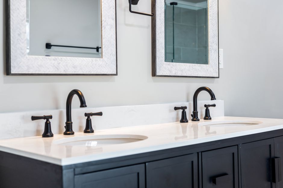 Baño con doble lavabo