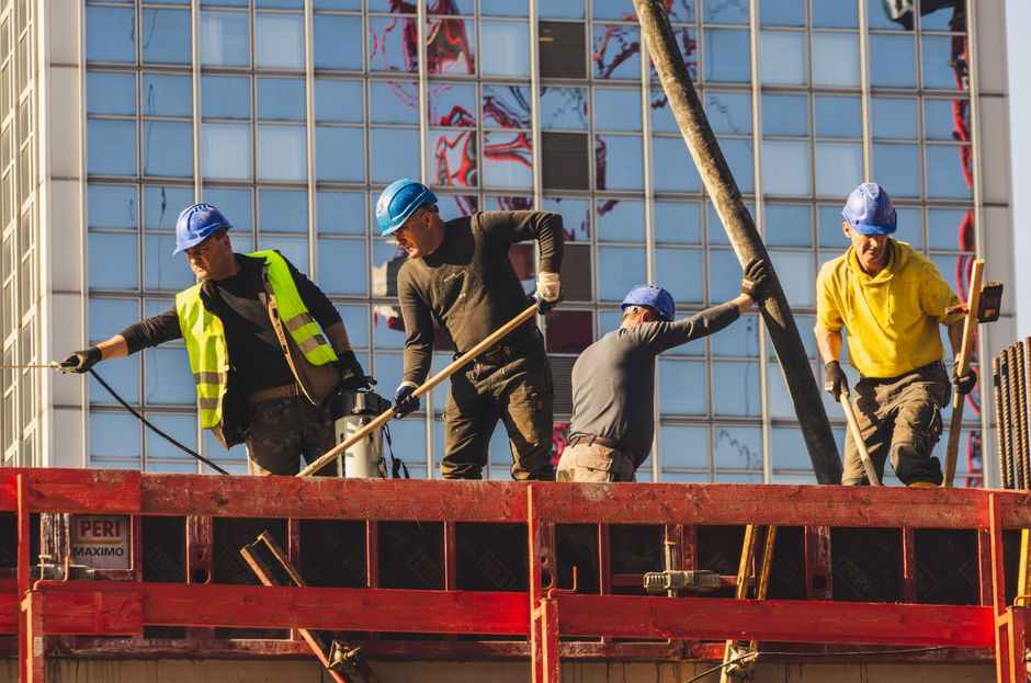 Equipo de remodelación en obra